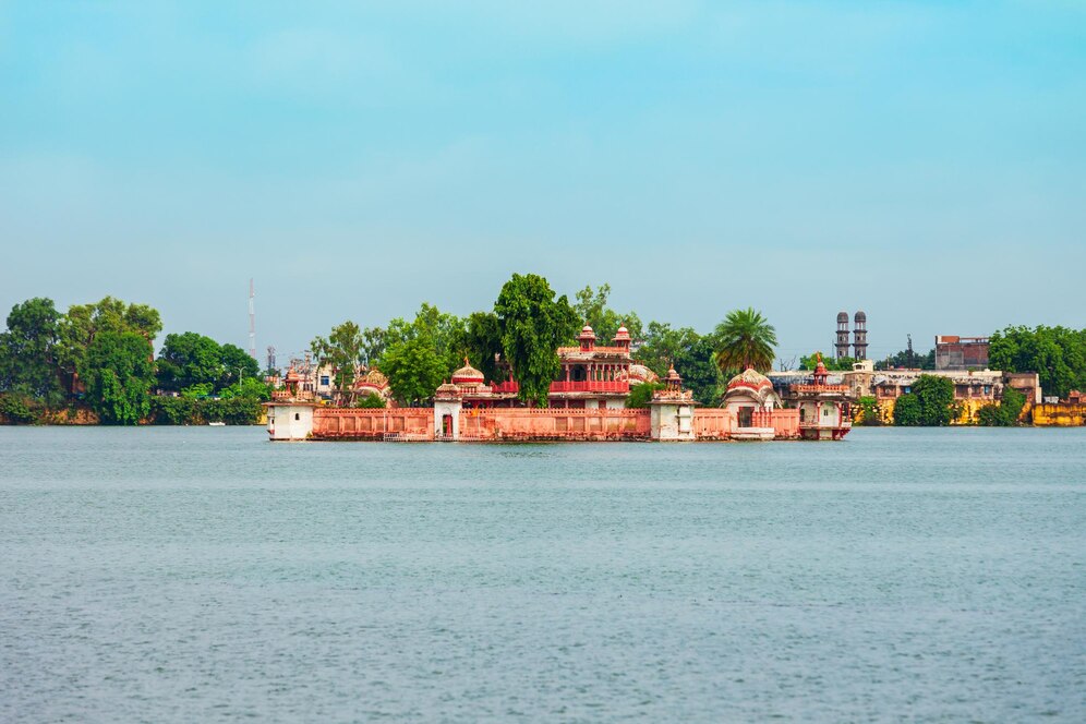 jag mandir in kishor sagar talab 
